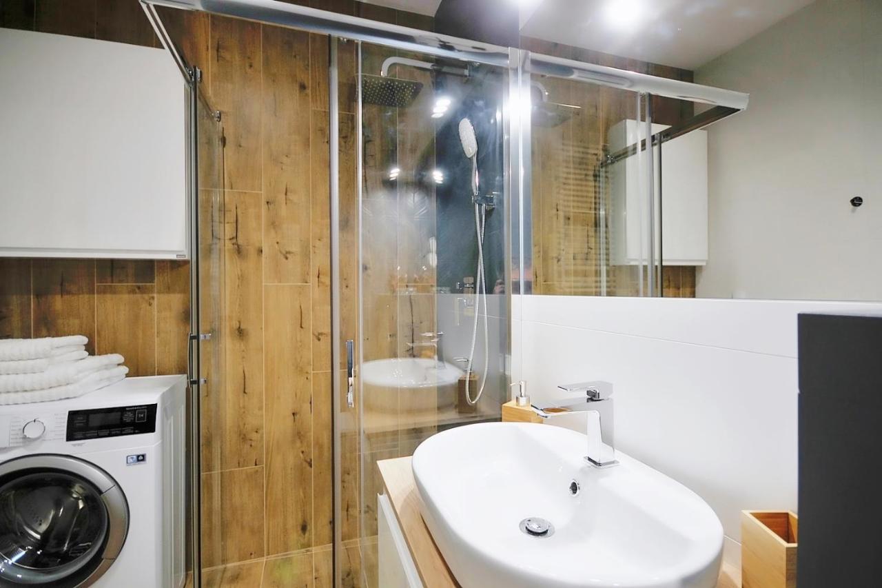 Apartament Andar Z Miejscem Parkingowym 코워브제크 외부 사진