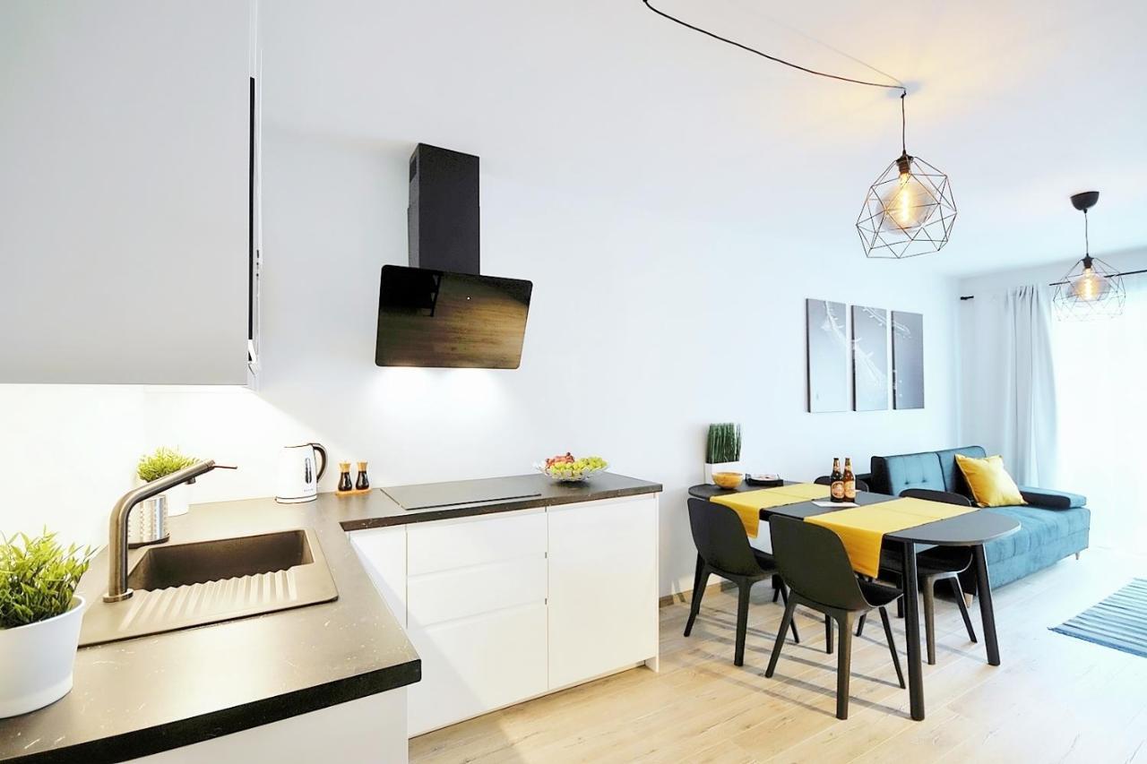 Apartament Andar Z Miejscem Parkingowym 코워브제크 외부 사진